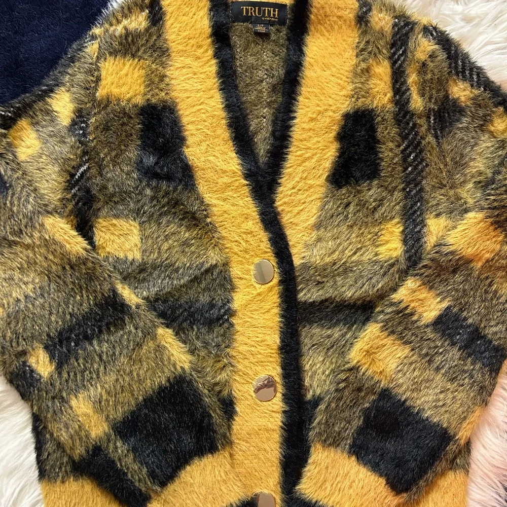 Truth Fuzzy Knit in Yellow and Black - Picture 1 of 7